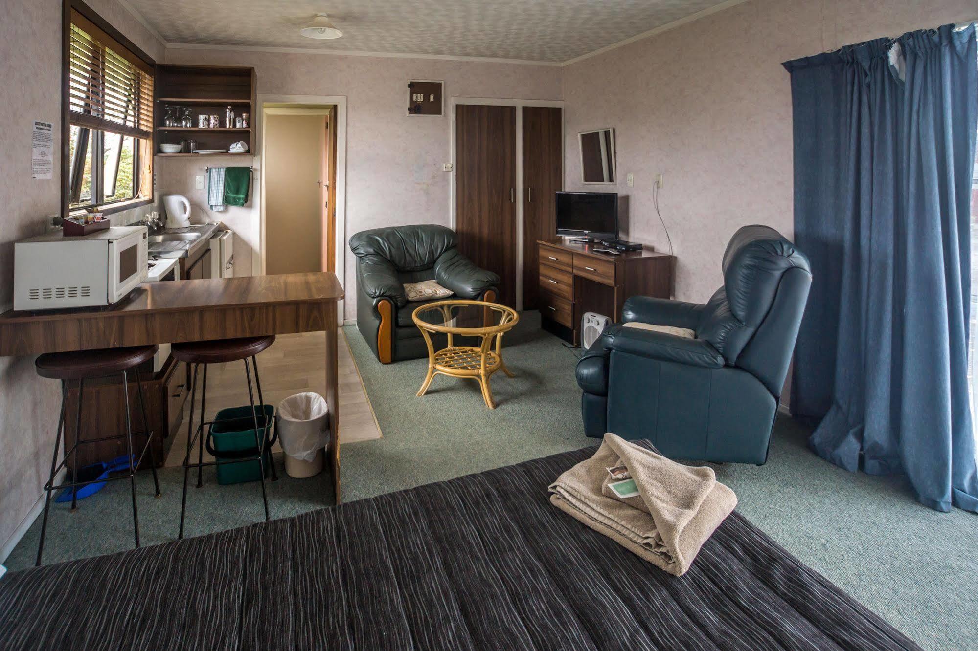 Ascot Motor Lodge Westport Bagian luar foto